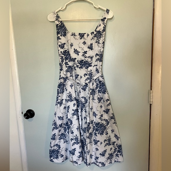 Banana Republic Dresses & Skirts - Banana Republic Blue Floral Midi Dress
